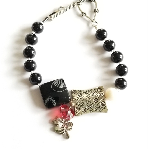 Handmade bracelet black silver red bead beaded shamrock 4 leaf clover - Picture 14 of 14